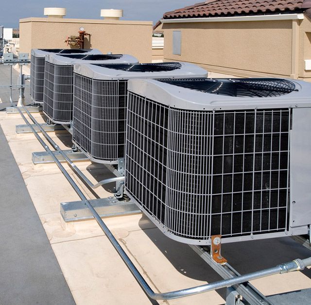 Unidades condensadoras de refrigeración industrial instaladas en cubierta — Solaris Energy Solutions Colombia